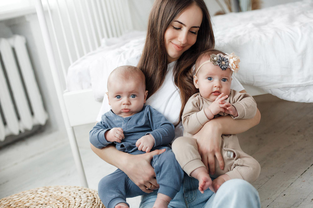 10 Essential Breastfeeding Products for New Moms in 2023 4