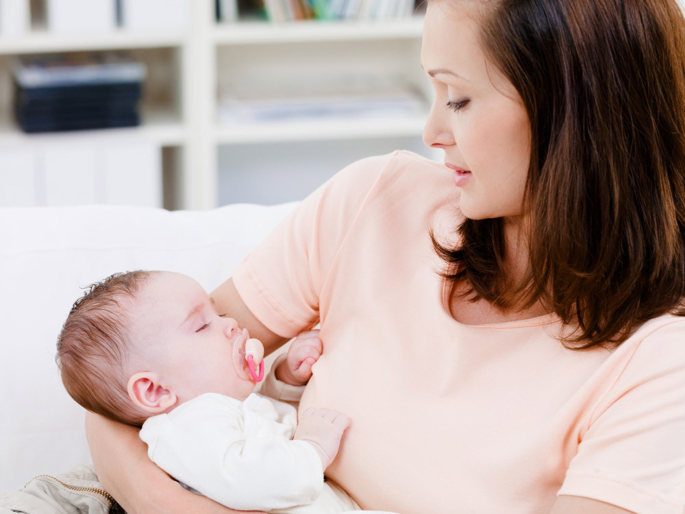 10 Essential Breastfeeding Products for New Moms in 2023